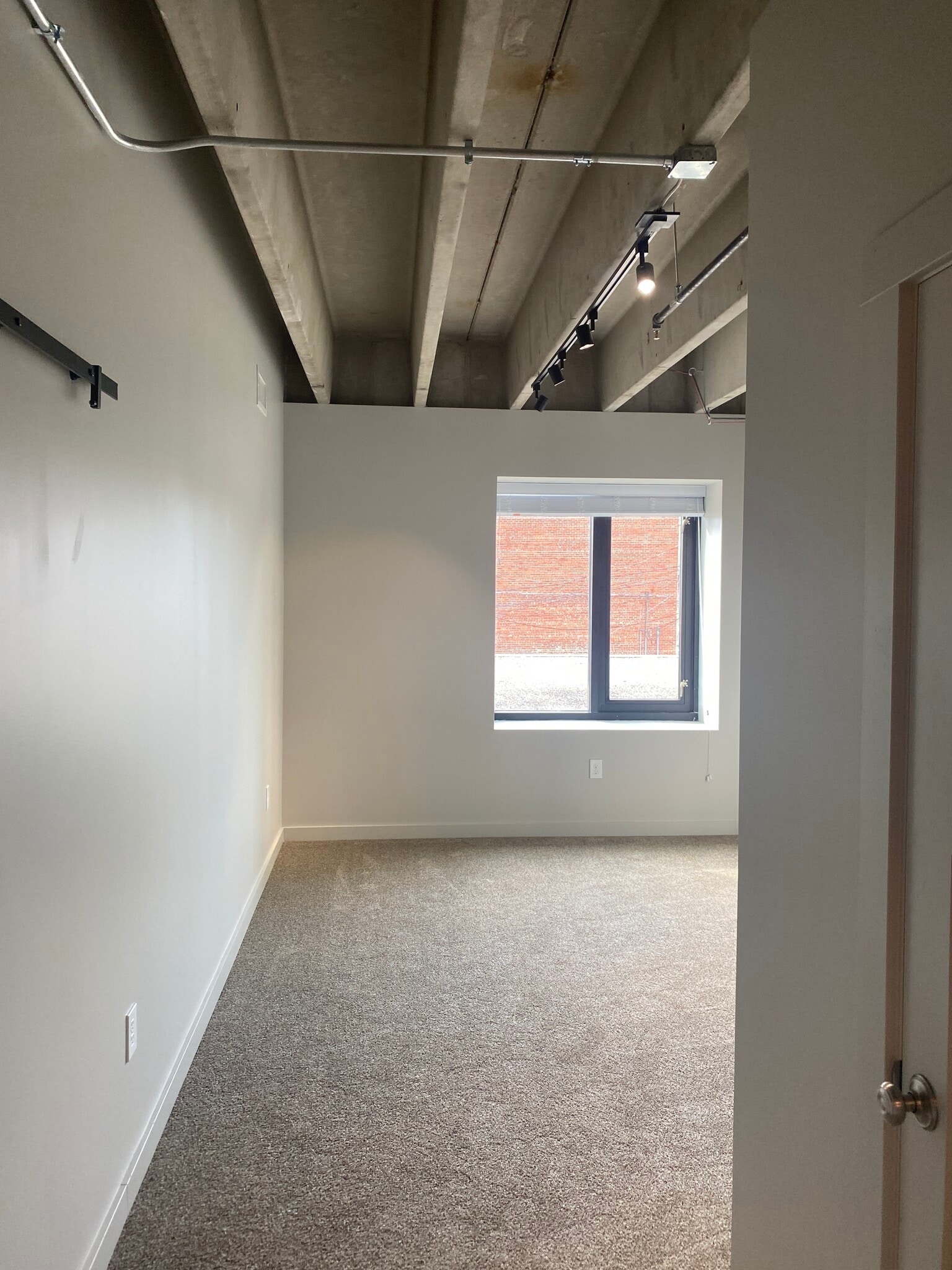 Building Photo - 19 E Race St