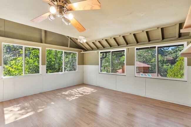 Building Photo - 135 S Path