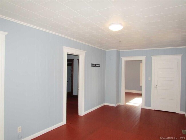 Building Photo - 93 E Elm St