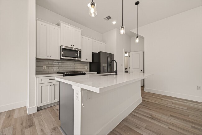 Building Photo - 5206 Firnat St