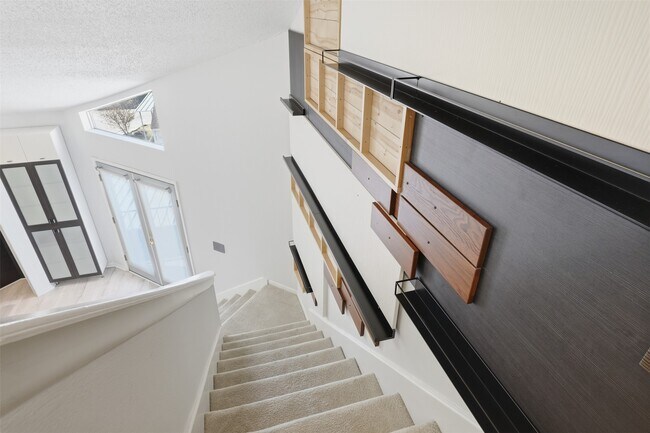 Building Photo - 10855 Meadowglen Ln