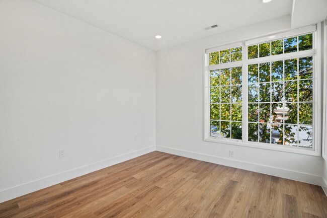 Building Photo - 716 L St SE