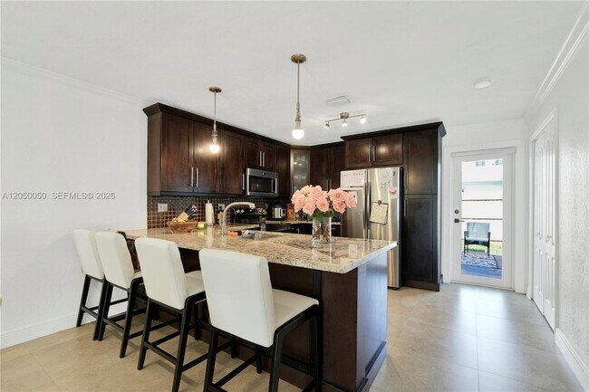 Building Photo - 4260 SW 68th Ct