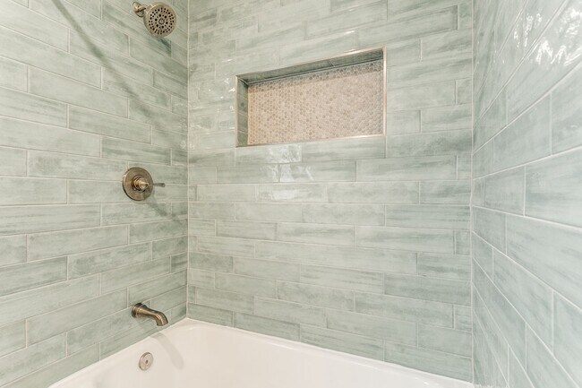 Building Photo - 3-BEDROOM COTTAGE IN ALAMO HEIGHTS