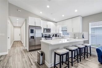 Building Photo - 851 102nd Ave N