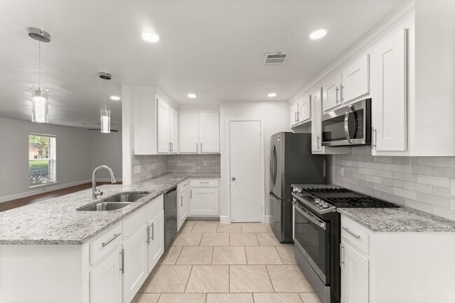 Building Photo - 4135 Hill Oak Dr