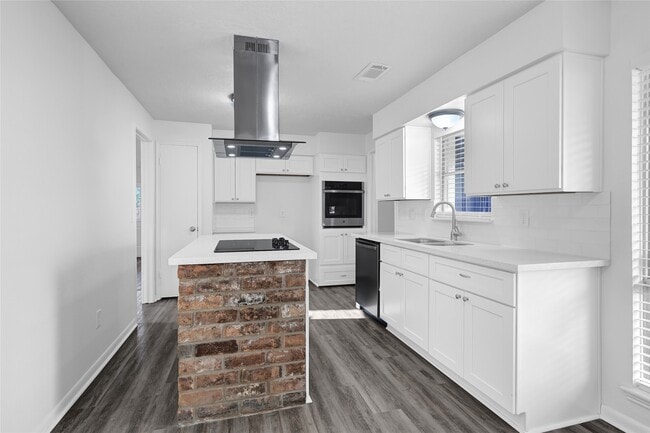 Building Photo - 2030 Mustang Springs Dr