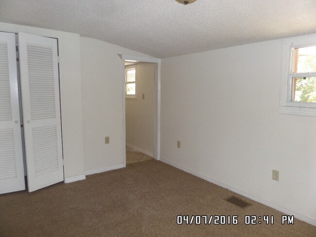 Building Photo - WELCOME HOME!   Cozy Orange City Home on A...