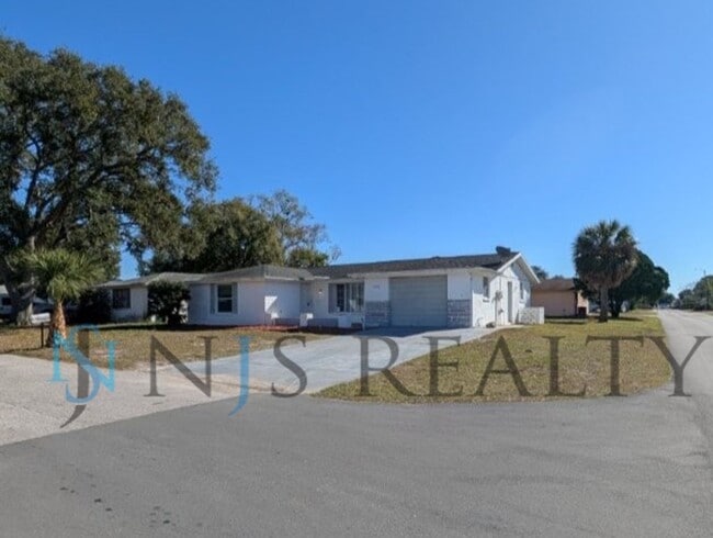 Building Photo - JUST REDUCED!!!  3/2/1 1508 Sq. Ft. LARGE Corner Lot home: Updated Kitchen & Baths, NEW paint, NE...