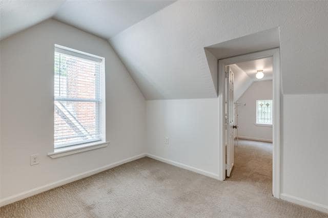 Building Photo - 5542 Ridgedale Ave