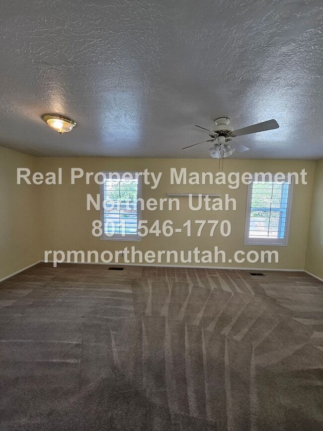 Building Photo - Stunning 5 Bedroom Home in Kaysville Now A...