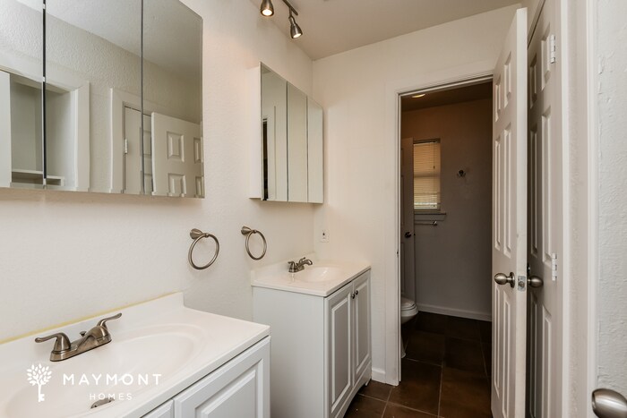 Building Photo - 1017 Locust St