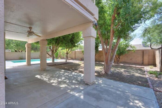 Building Photo - Stunning Cobble Creek II home with pool an...