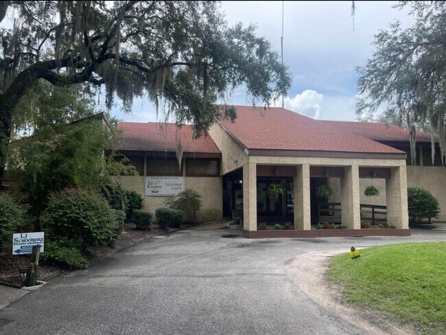 Building Photo - 300 Yacht Club Dr