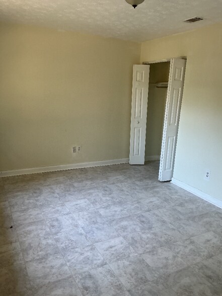 Building Photo - 3656 Surrey Ln