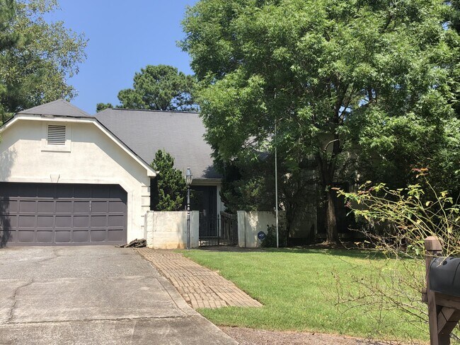 Building Photo - 661 Longbow Ct