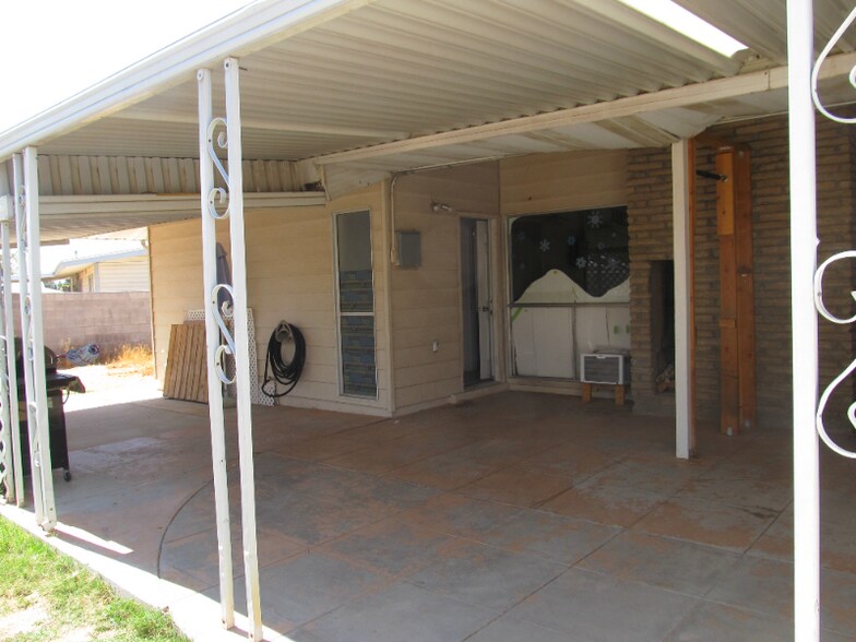 Building Photo - 2526 Golfers St