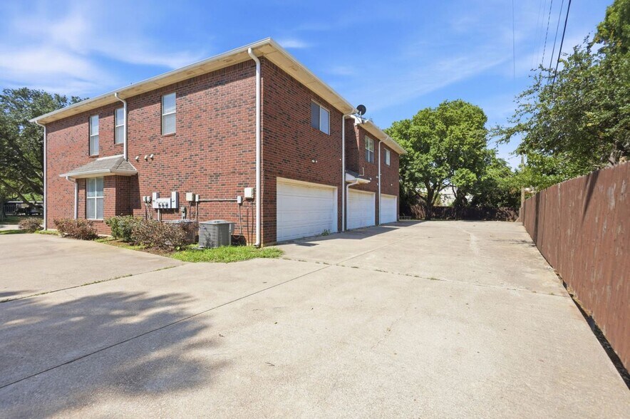 Building Photo - 121 Wildwood Ct