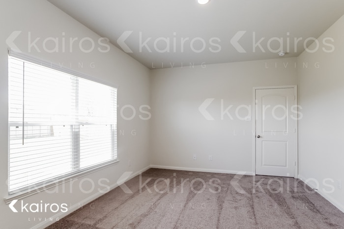Building Photo - 10730 Hillside Creek Dr