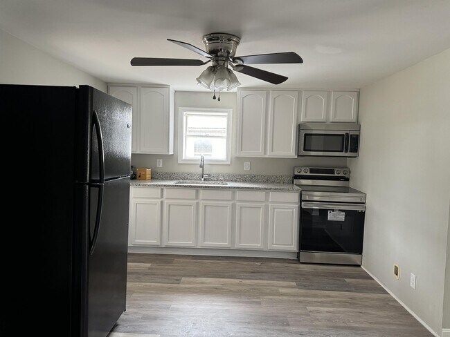 Building Photo - 250 State Cir