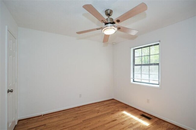 Building Photo - 160 Timber Creek Ln SW