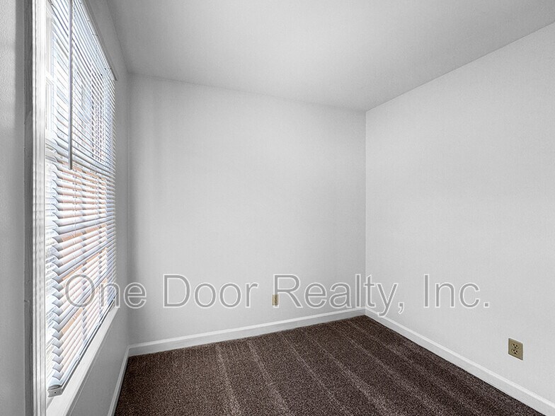 Building Photo - 108 Adams St