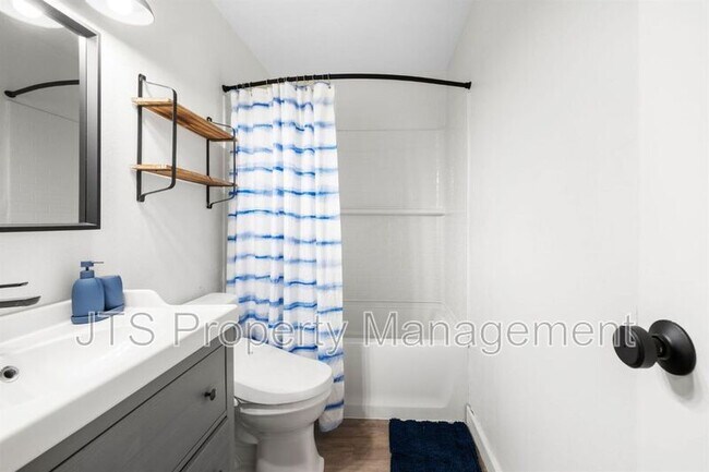 Building Photo - 9 Derow Ct