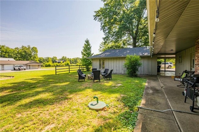 Building Photo - 107 NW Winfield Ln