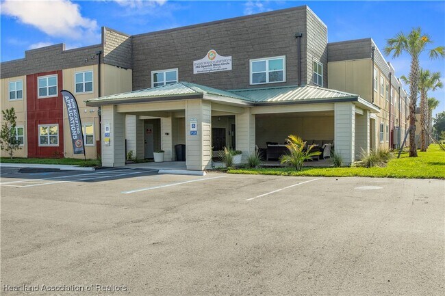 Primary Photo - 260 Spanish Moss Cir