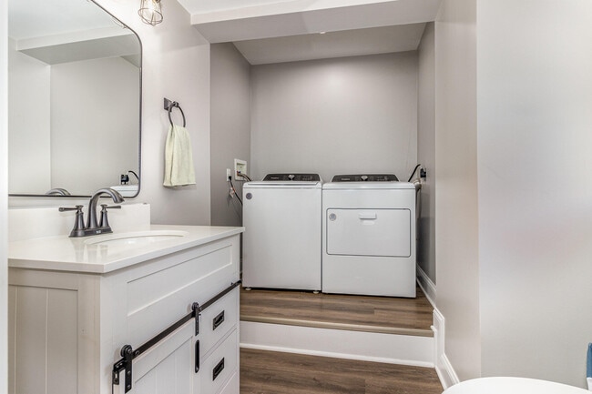 Building Photo - 8 Carneal St