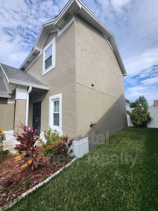 Building Photo - 10121 Sea spray Pl