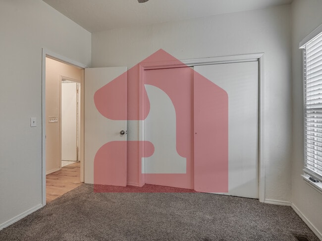 Building Photo - 2708 Silvertree Dr