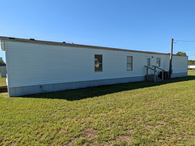 Building Photo - 903 Scott Dr