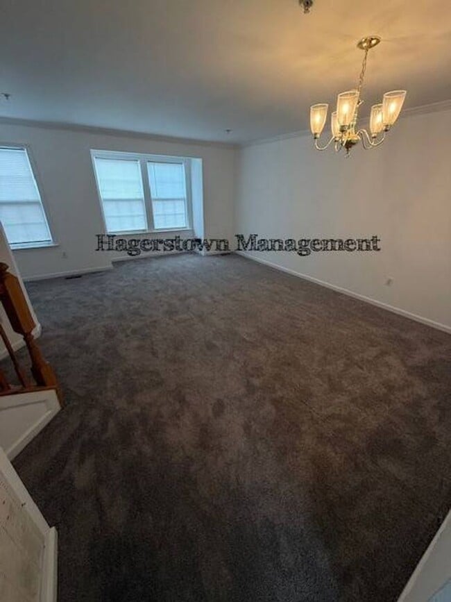 Building Photo - Townhouse Close to I-81 Roycroft Drive