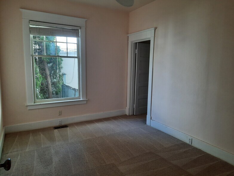 Building Photo - 145 S Franklin Ave