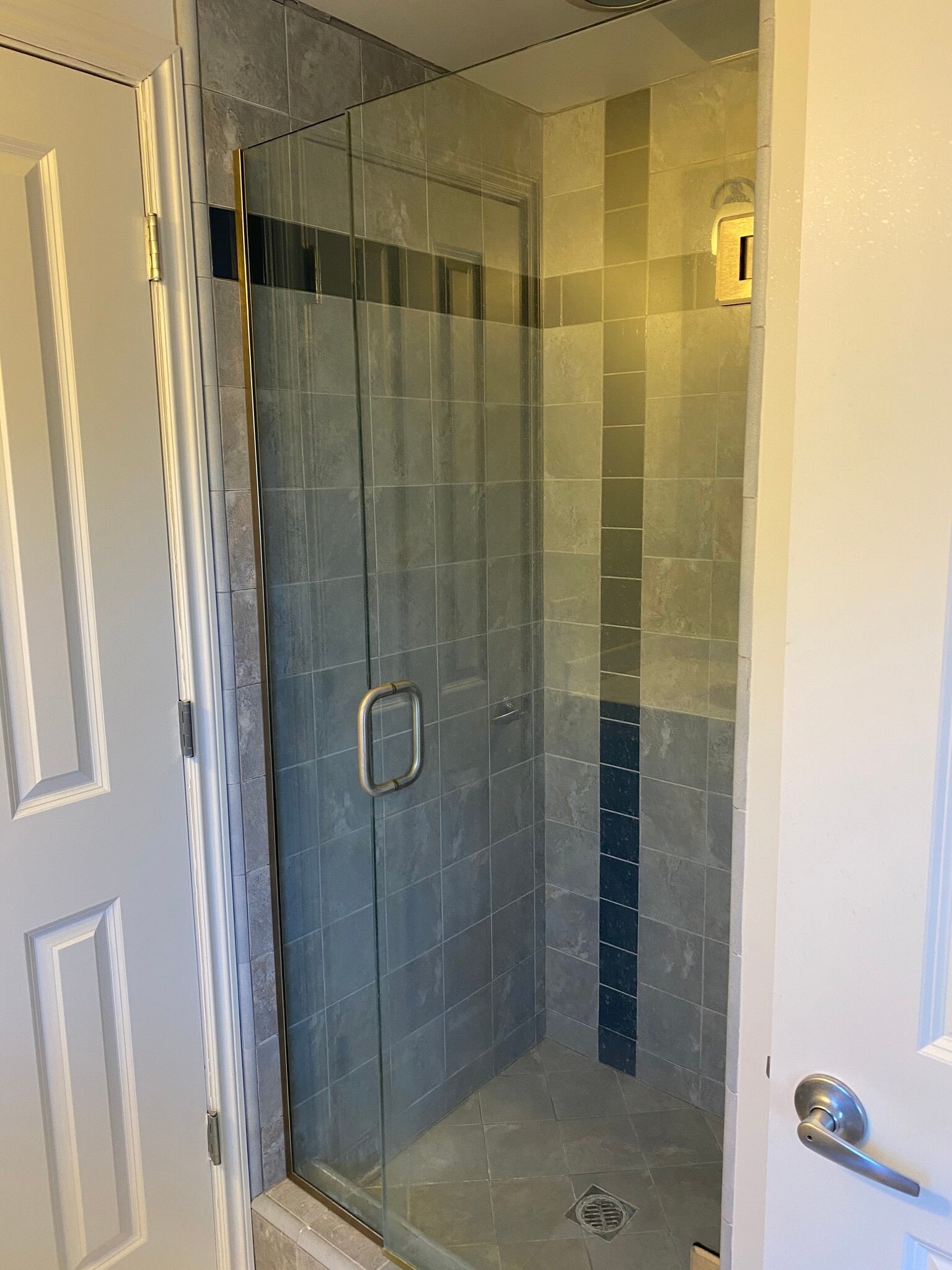 Shower bath - 5914 Flambeau Rd