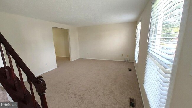 Building Photo - 8638 Saxon Cir