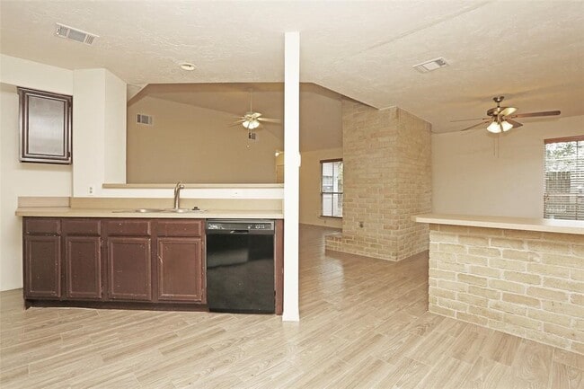 Building Photo - 1302 Silver Morning Dr