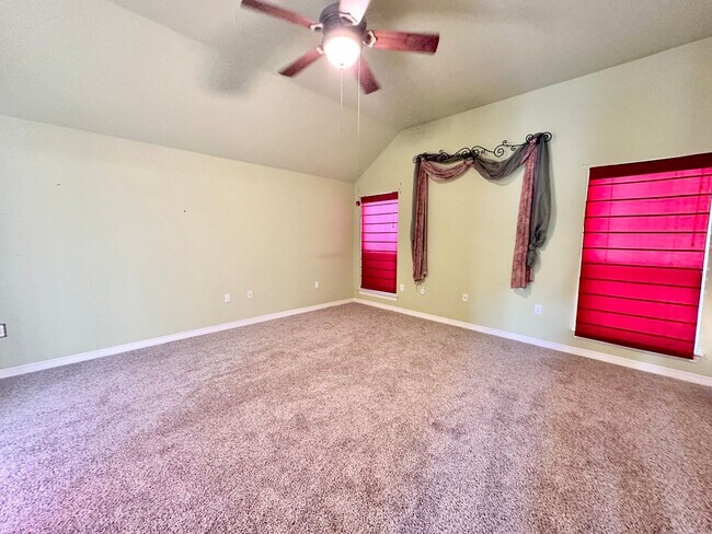 Building Photo - Charming 3-Bedroom Home with View in Moore, OK - Move In Deposit-Free! (If Qualified)