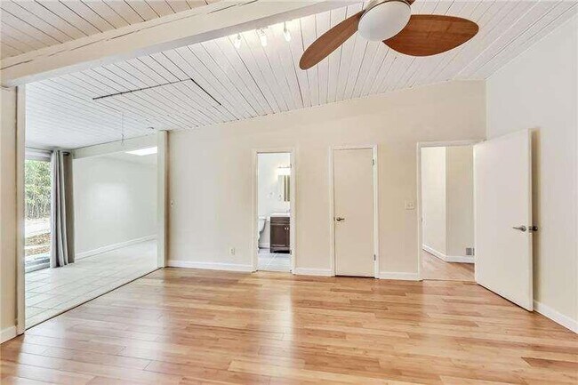 Building Photo - 3121 Lynnray Dr