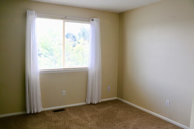 Building Photo - 4822 Tarcoola Ln