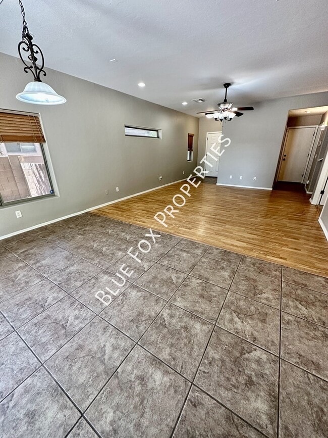 Building Photo - 250 E Calle Puente Azul