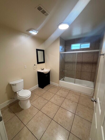 Building Photo - 148 W 79th St