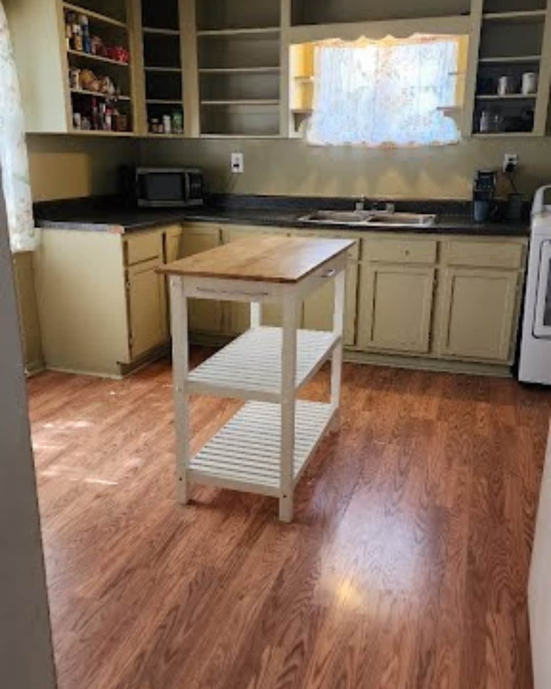 Kitchen - 2057 W Summit Ave