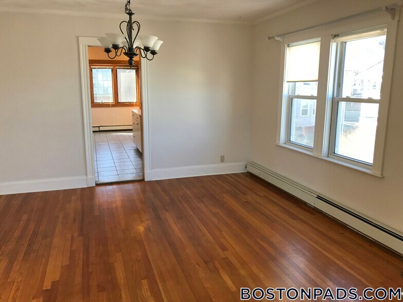 Building Photo - 94 Heath St