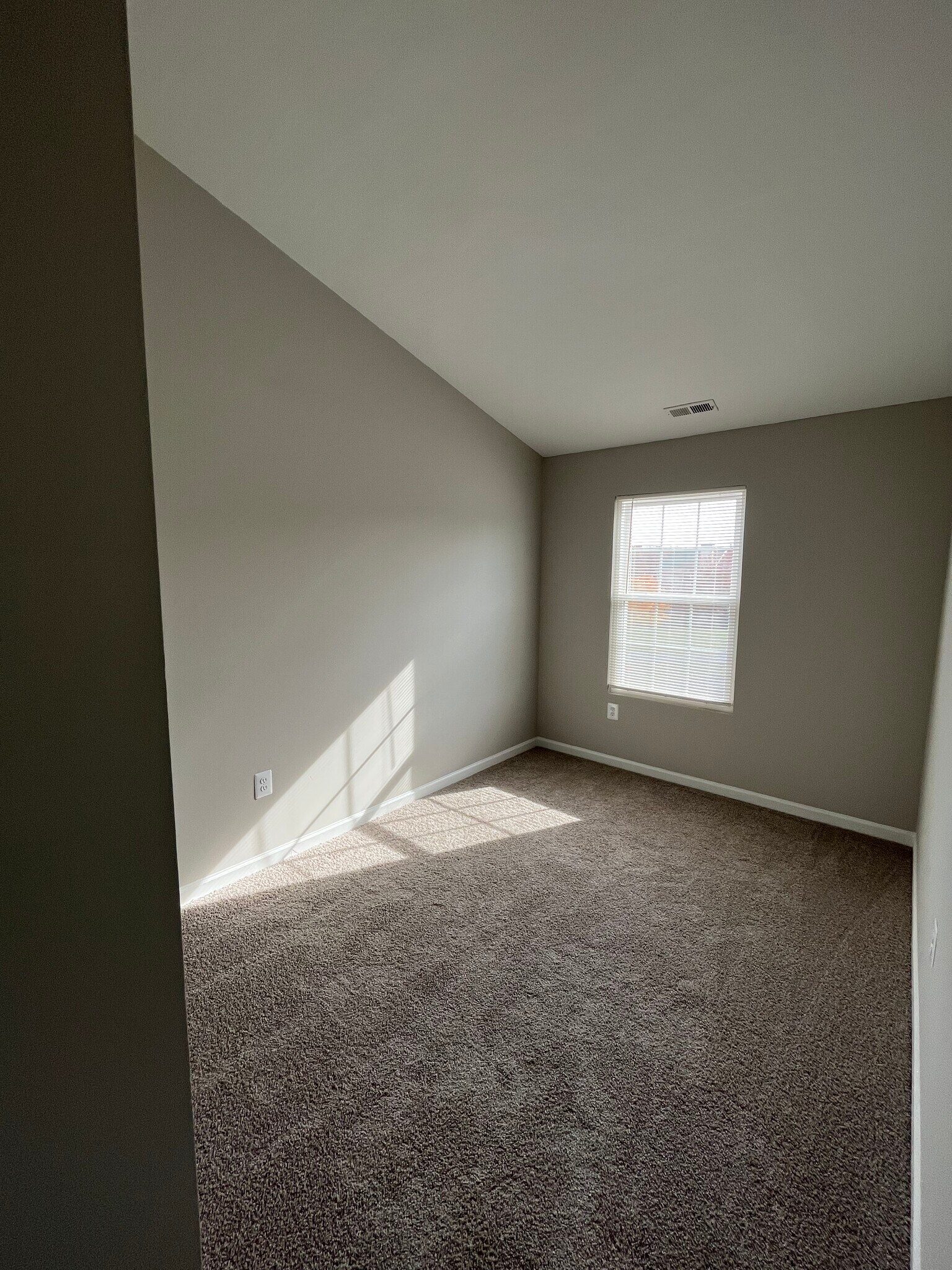 Building Photo - 6527 Old Carriage Ln