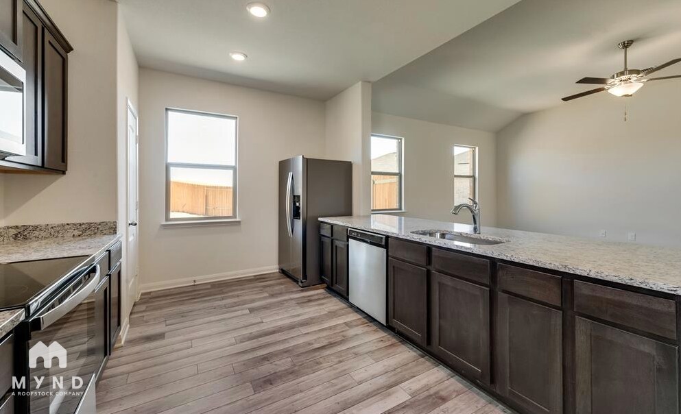 Building Photo - 143 Bovine Dr