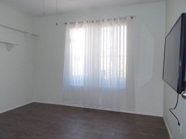 Building Photo - Beautiful 1-Story Home Near Desert Shores ...