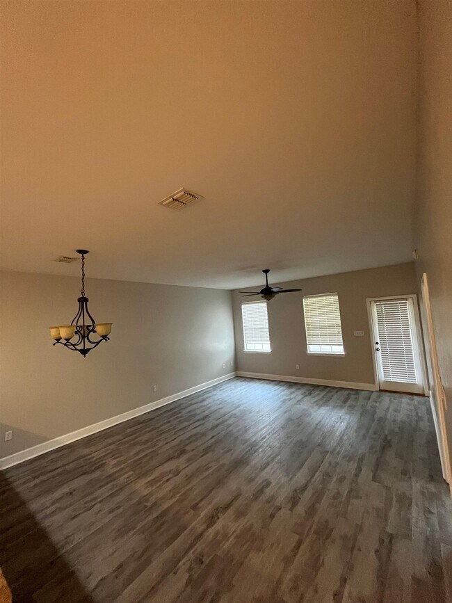 Building Photo - 5600 Hampton Hill Cir