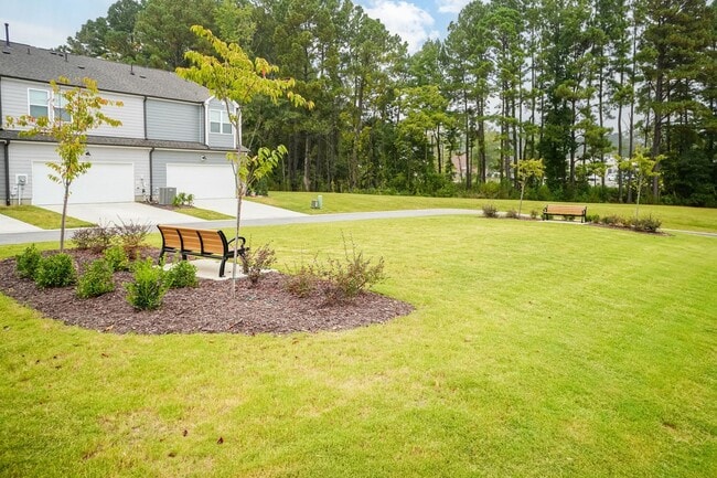 Building Photo - Three Bedroom Home